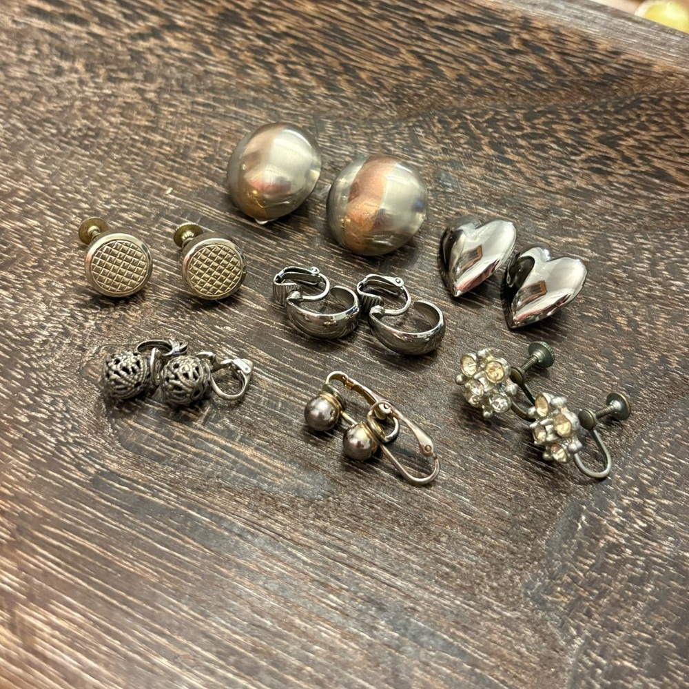 7 Vintage Silver Toned Earringa
